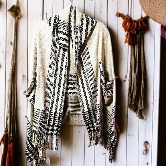 Western HOODED Fringed Bohemian Poncho like wrap super soft ONE SIZE EUC - Picture 1 of 7